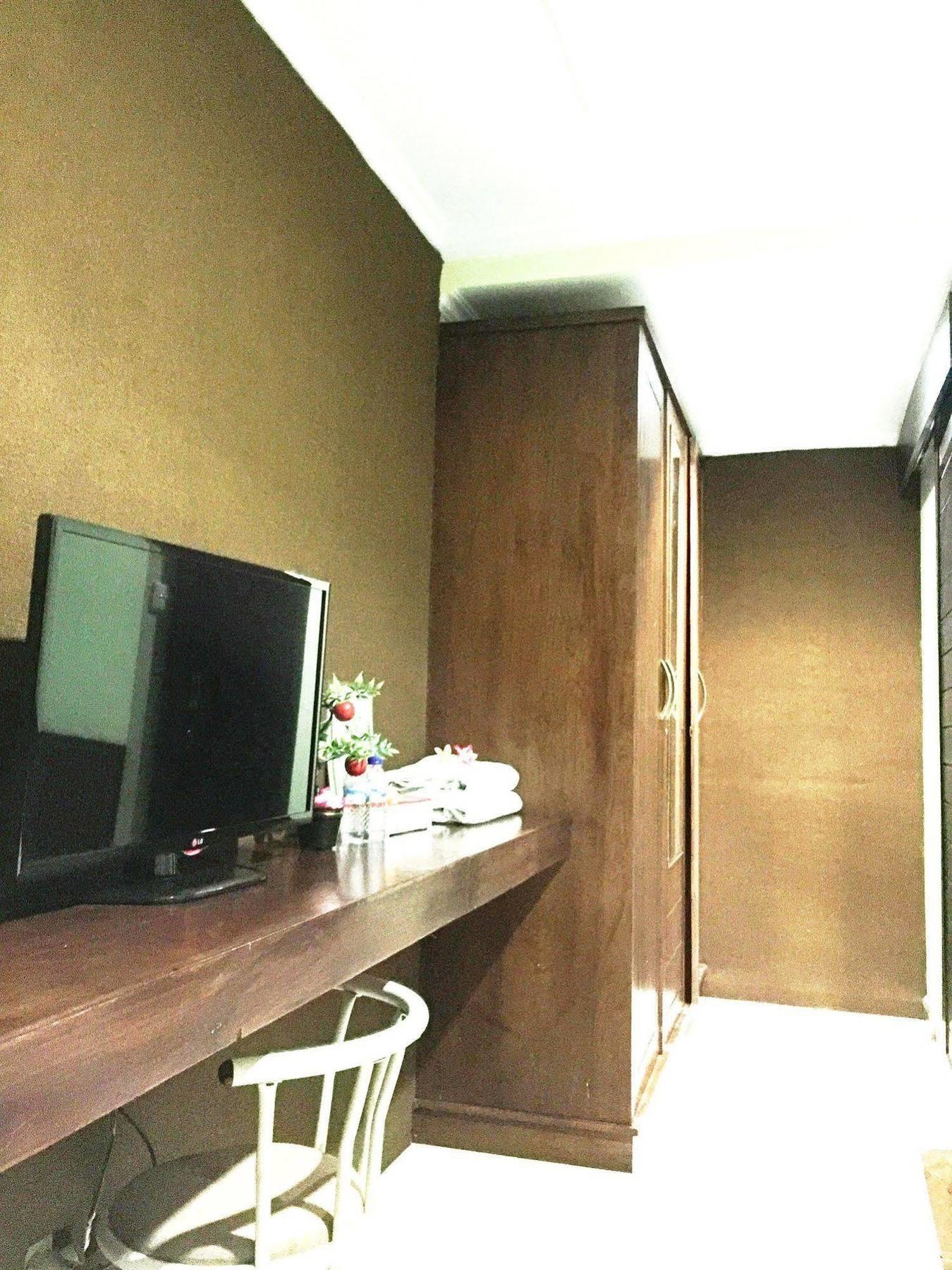 Oyo 523 데디 비치 인 호텔 꾸따 외부 사진